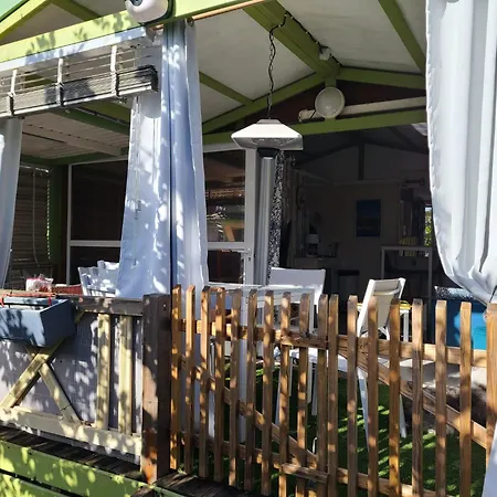 En Bois Climatise A 300 M De La Marina Di 6 Personnes