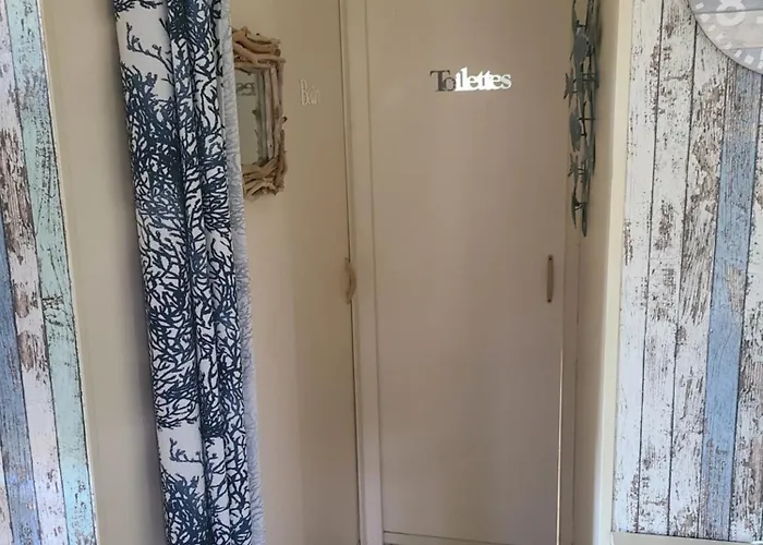 En Bois Climatise A 300 M De La Marina Di 6 Personnes * Sorbo-Ocagnano