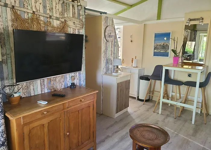 En Bois Climatise A 300 M De La Marina Di 6 Personnes 木屋