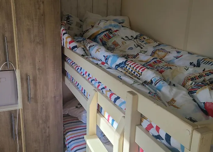 En Bois Climatise A 300 M De La Marina Di 6 Personnes 木屋 *