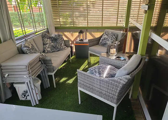 En Bois Climatise A 300 M De La Marina Di 6 Personnes 木屋